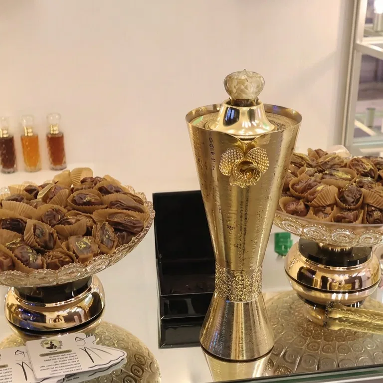 حفلة الخطوبة الملكية في بلازا هول (6)